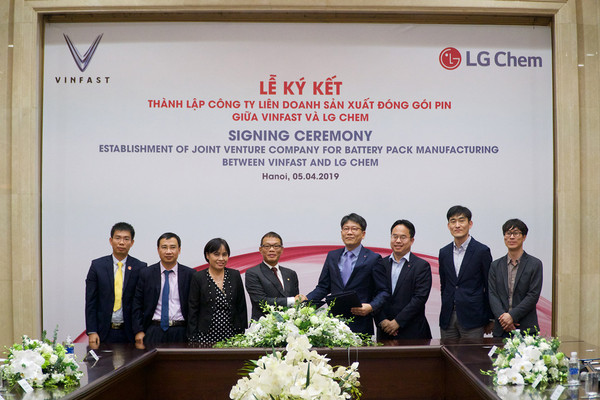 Lễ kí kết hợp tác giữa VinFast và LG Chem
